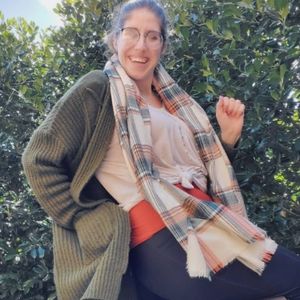 Meet your Posher, Hilary